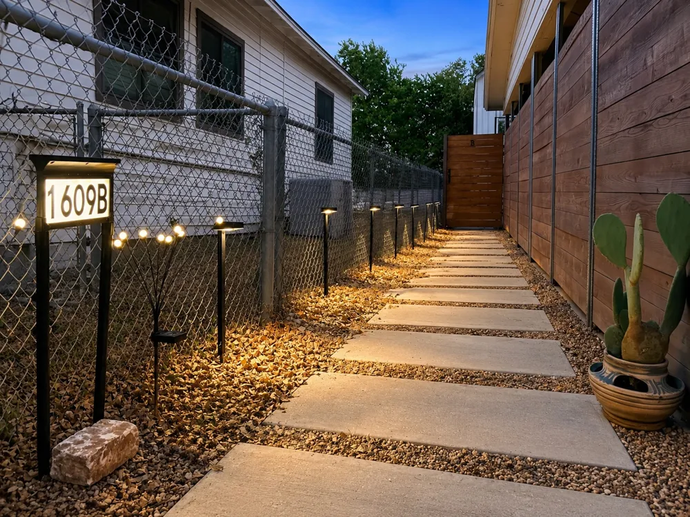 1609 Deloney Street #B Austin, TX 78721