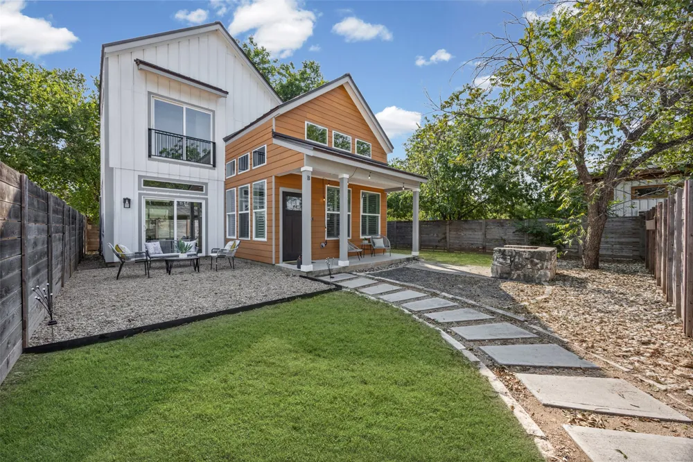 1609 Deloney Street #B Austin, TX 78721