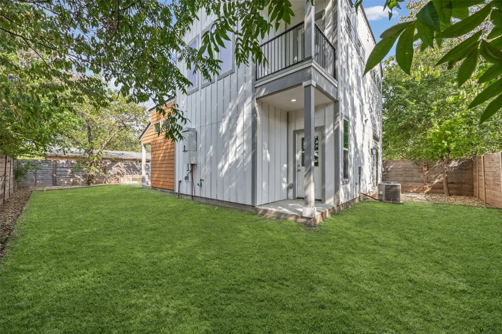 1609 Deloney Street #B Austin, TX 78721