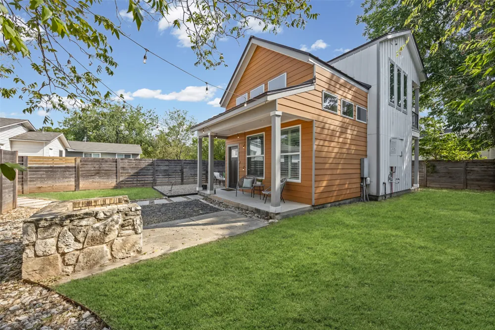 1609 Deloney Street #B Austin, TX 78721