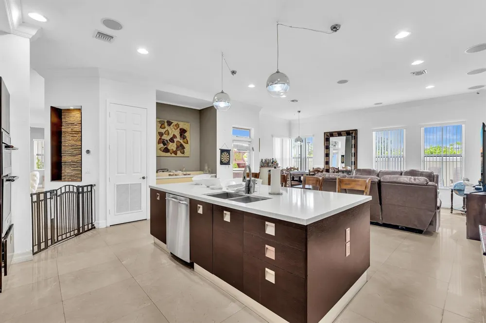 3521 FOREST VIEW CIRCLE Dania Beach, FL 33312