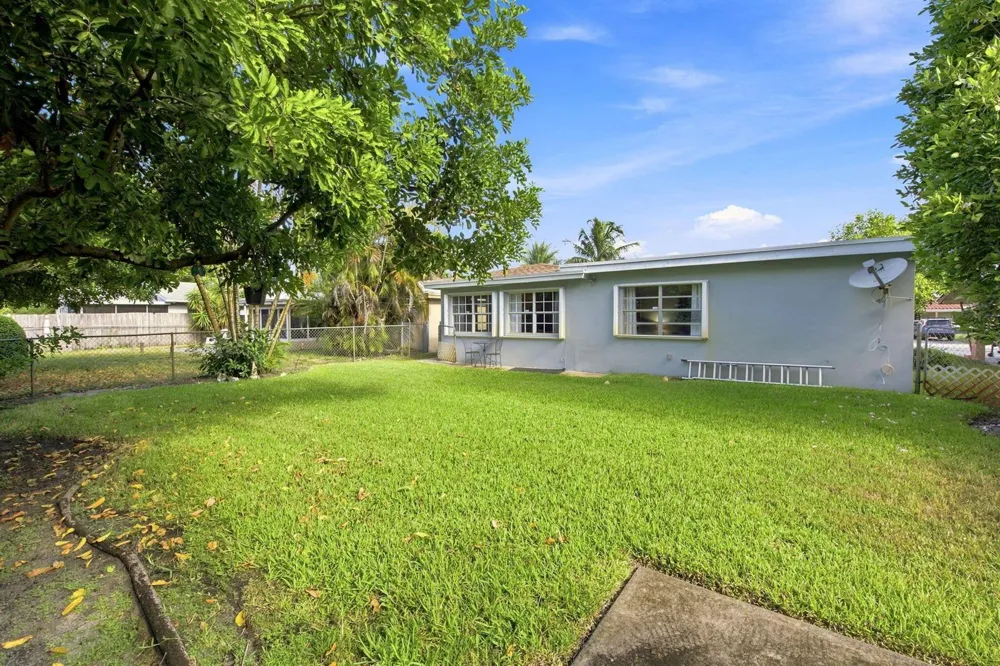 468 NW 48th Street Oakland Park, FL 33309