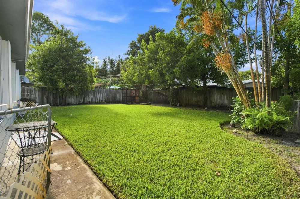 468 NW 48th Street Oakland Park, FL 33309