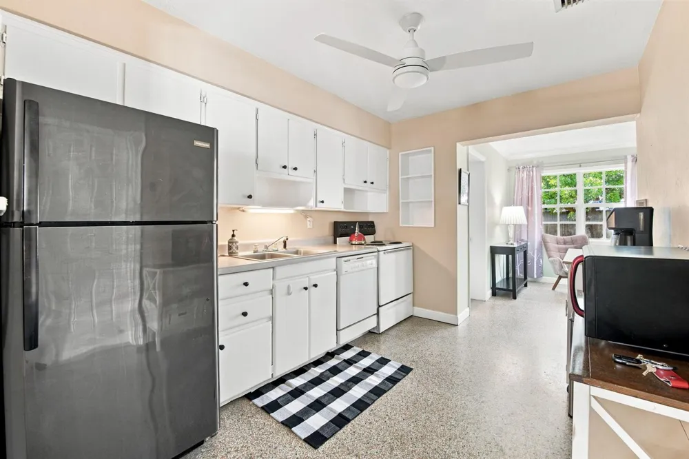 468 NW 48th Street Oakland Park, FL 33309