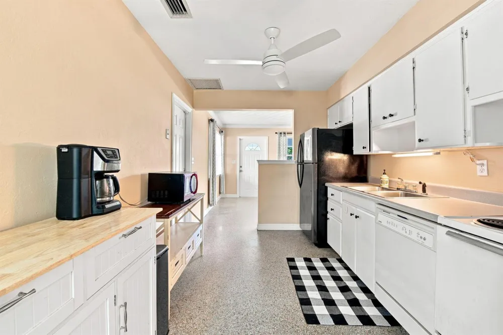 468 NW 48th Street Oakland Park, FL 33309