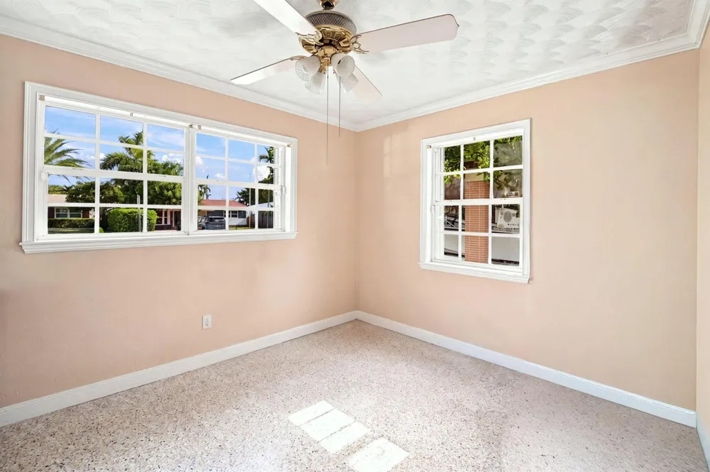 468 NW 48th Street Oakland Park, FL 33309