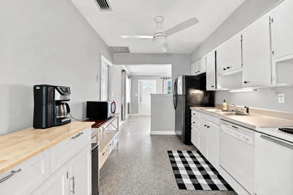 468 NW 48th Street Oakland Park, FL 33309