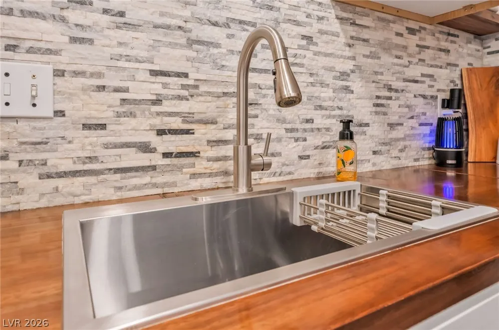 2207 Sleepy Court Las Vegas, NV 89106