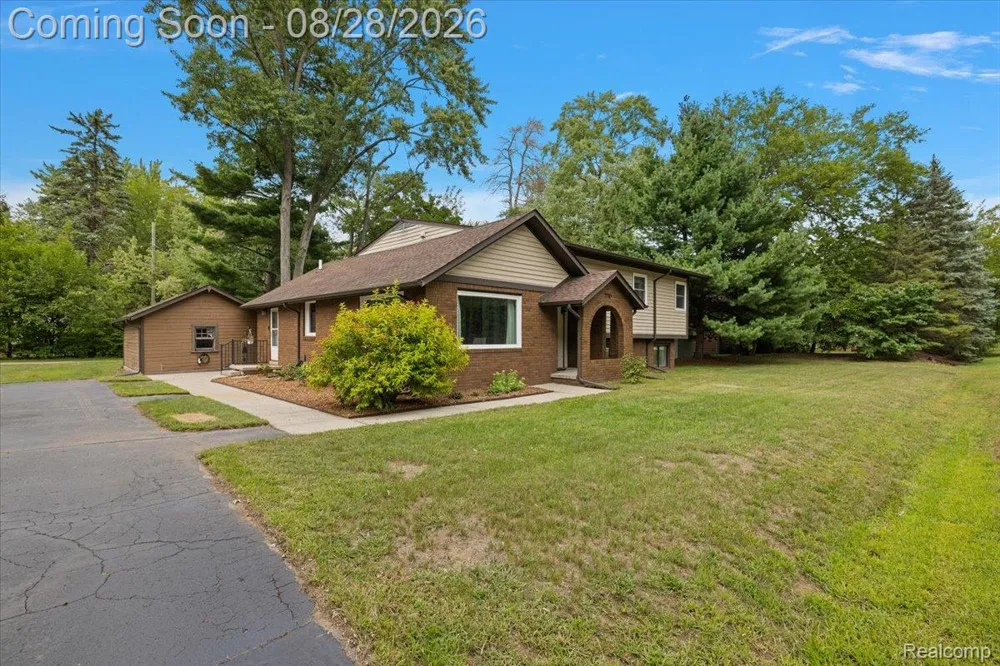 7710 Richardson Road West Bloomfield Charter Township, MI 48323