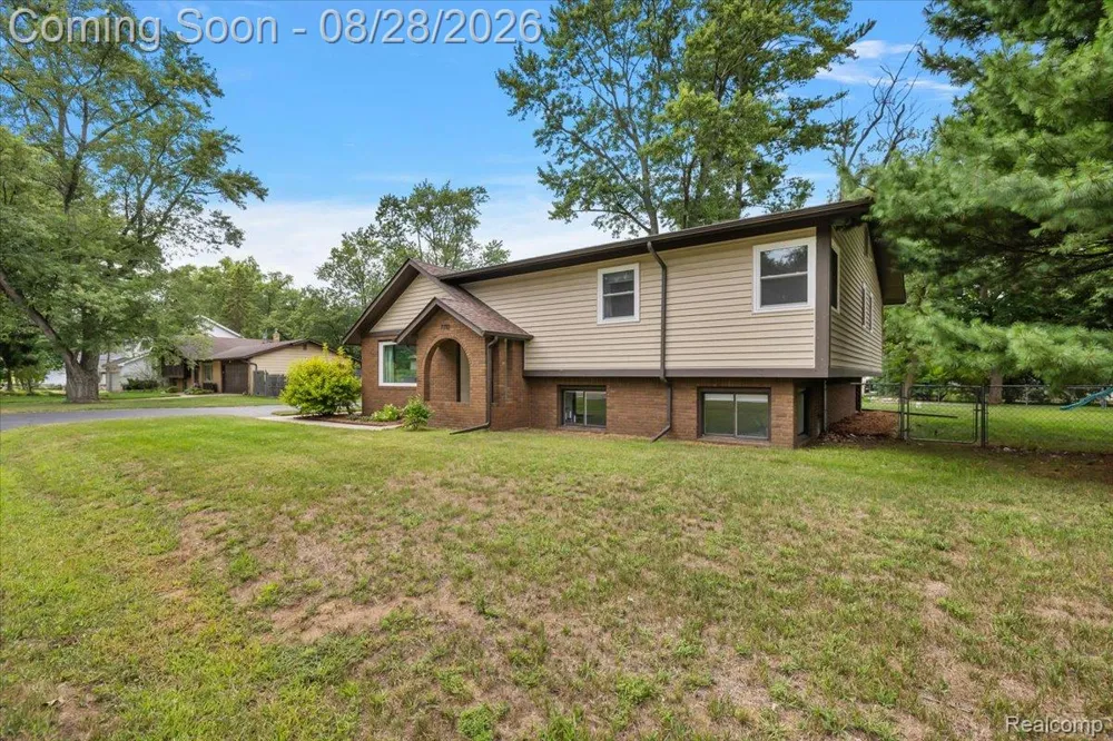 7710 Richardson Road West Bloomfield Charter Township, MI 48323
