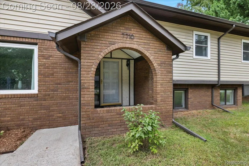 7710 Richardson Road West Bloomfield Charter Township, MI 48323