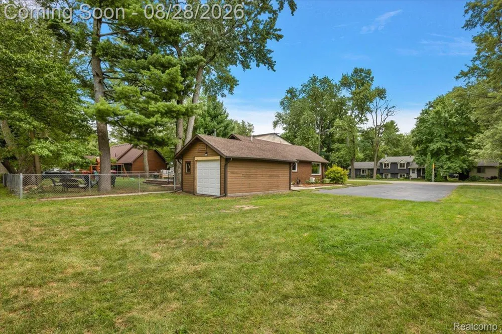 7710 Richardson Road West Bloomfield Charter Township, MI 48323