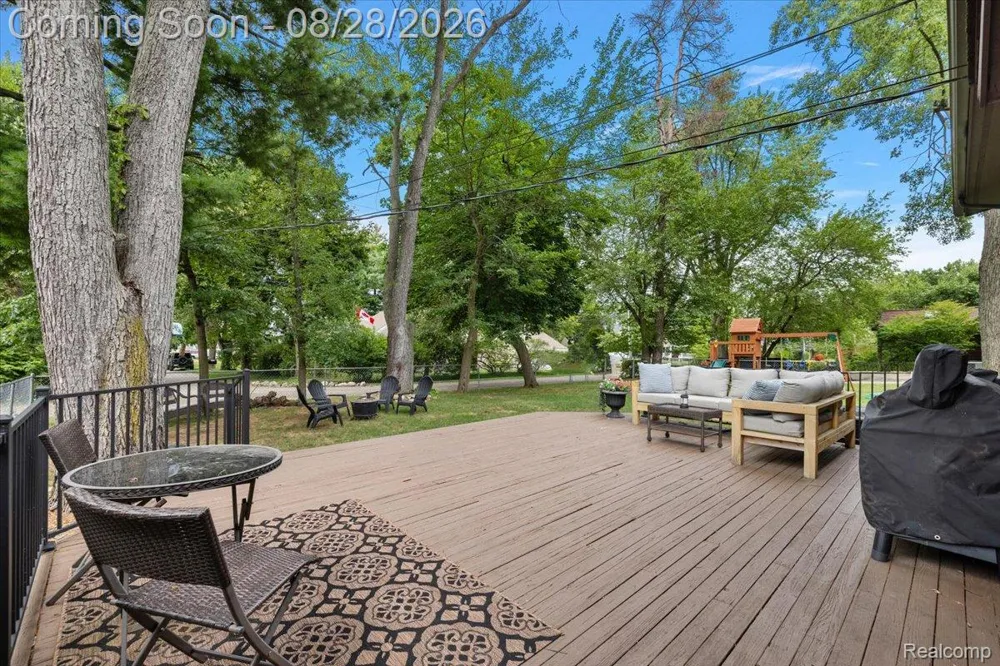 7710 Richardson Road West Bloomfield Charter Township, MI 48323