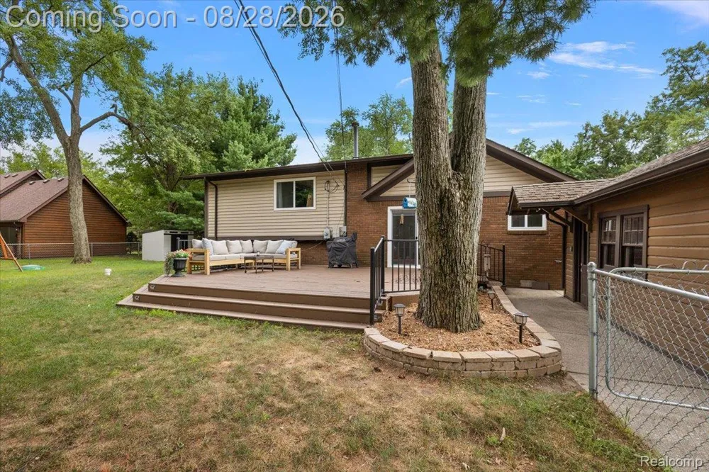 7710 Richardson Road West Bloomfield Charter Township, MI 48323