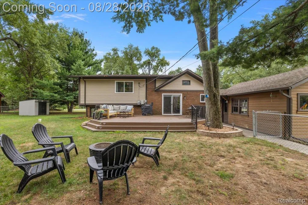 7710 Richardson Road West Bloomfield Charter Township, MI 48323