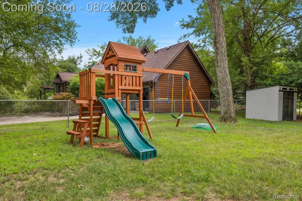 7710 Richardson Road West Bloomfield Charter Township, MI 48323