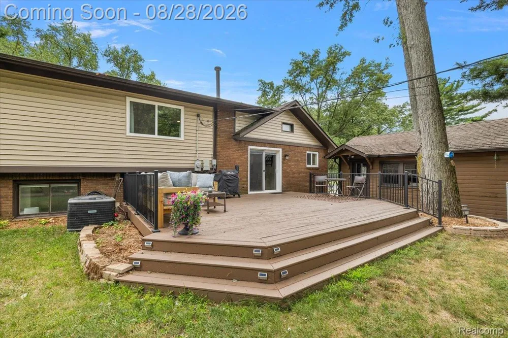 7710 Richardson Road West Bloomfield Charter Township, MI 48323