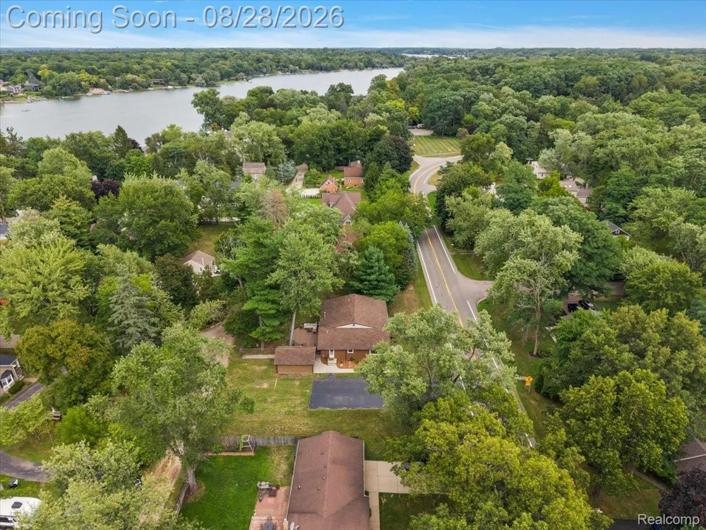 7710 Richardson Road West Bloomfield Charter Township, MI 48323