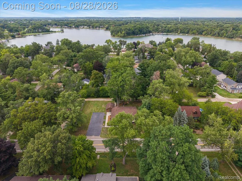 7710 Richardson Road West Bloomfield Charter Township, MI 48323