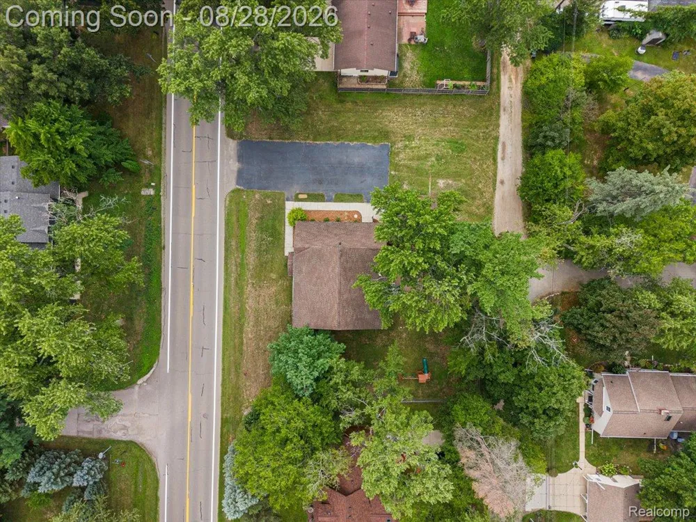 7710 Richardson Road West Bloomfield Charter Township, MI 48323