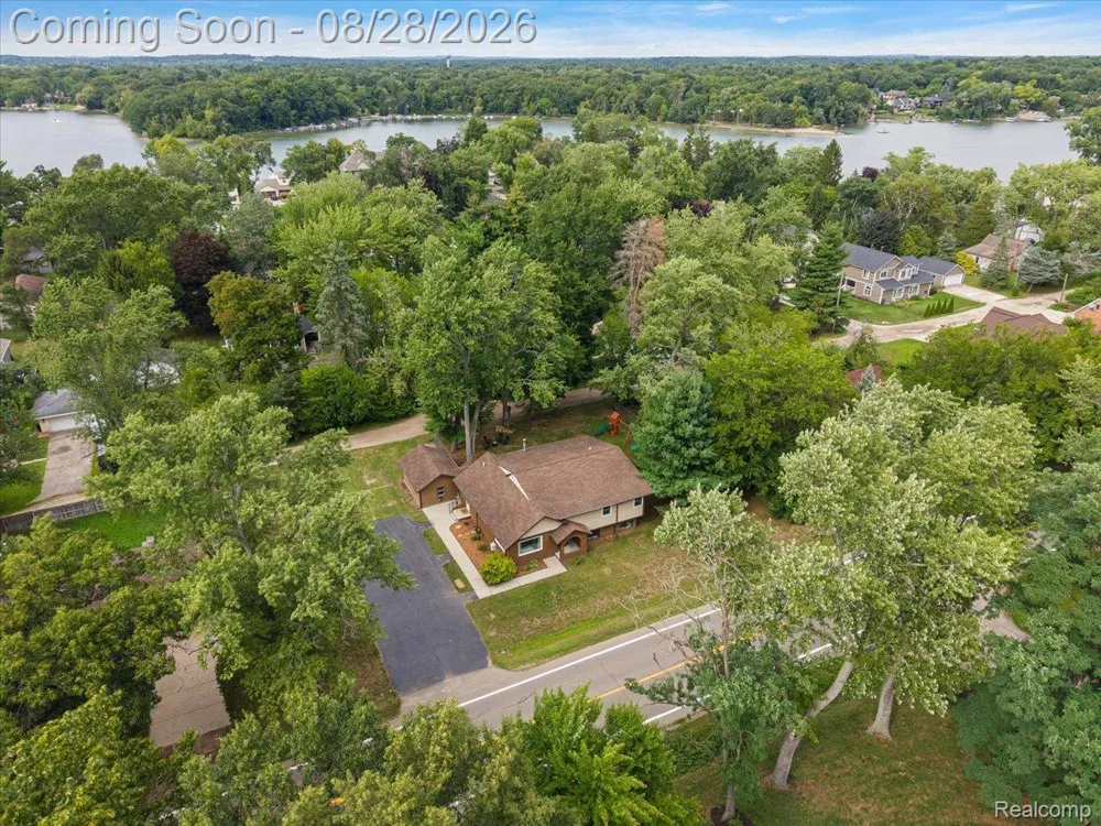 7710 Richardson Road West Bloomfield Charter Township, MI 48323