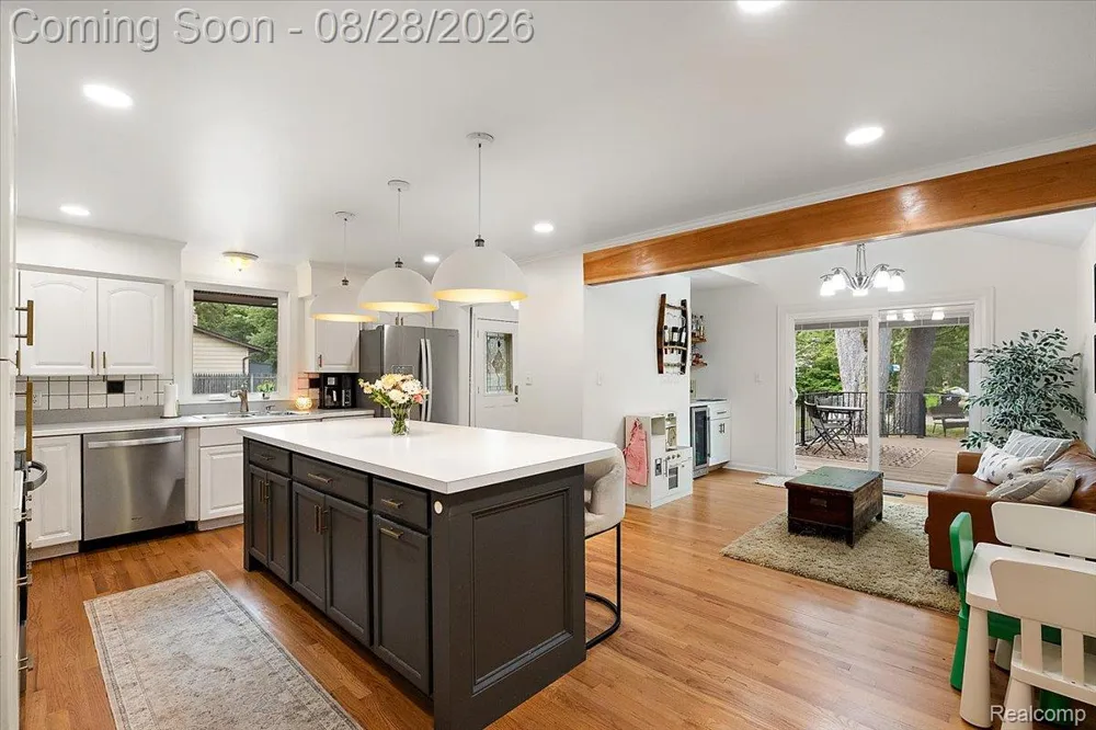 7710 Richardson Road West Bloomfield Charter Township, MI 48323