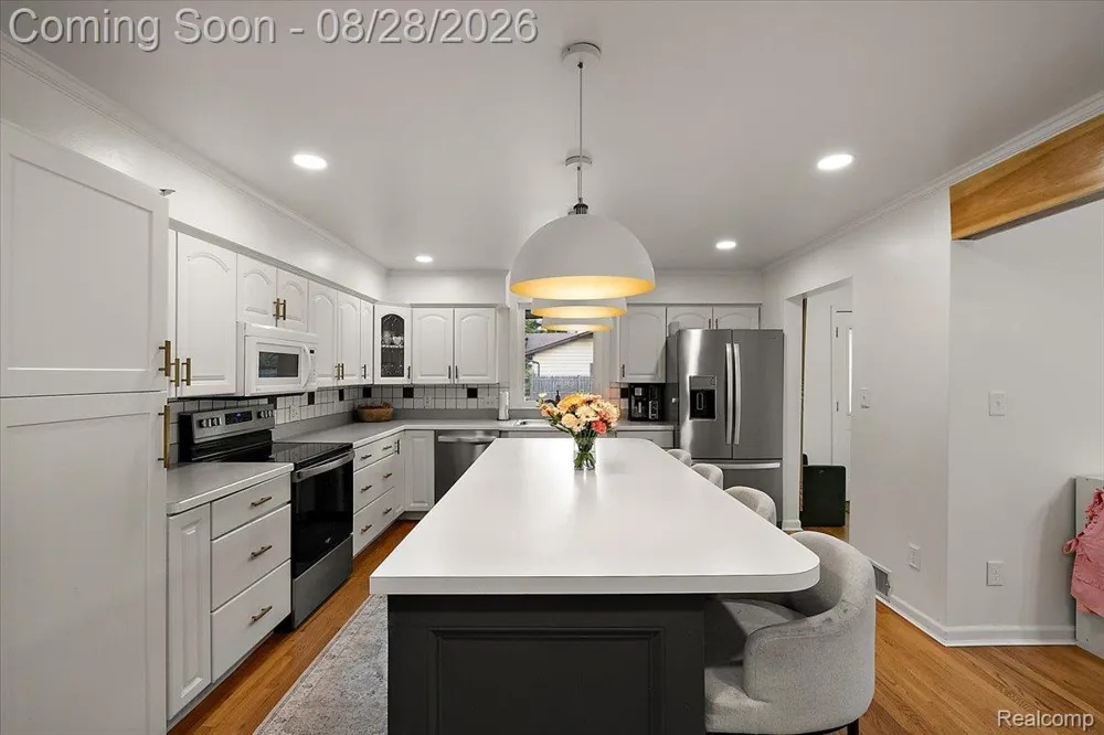 7710 Richardson Road West Bloomfield Charter Township, MI 48323