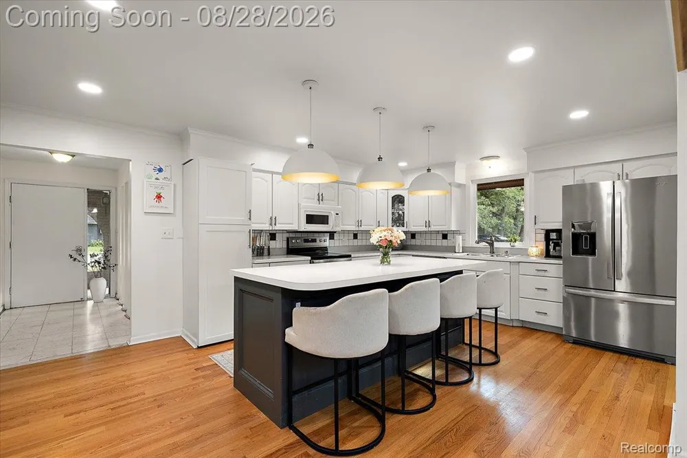 7710 Richardson Road West Bloomfield Charter Township, MI 48323