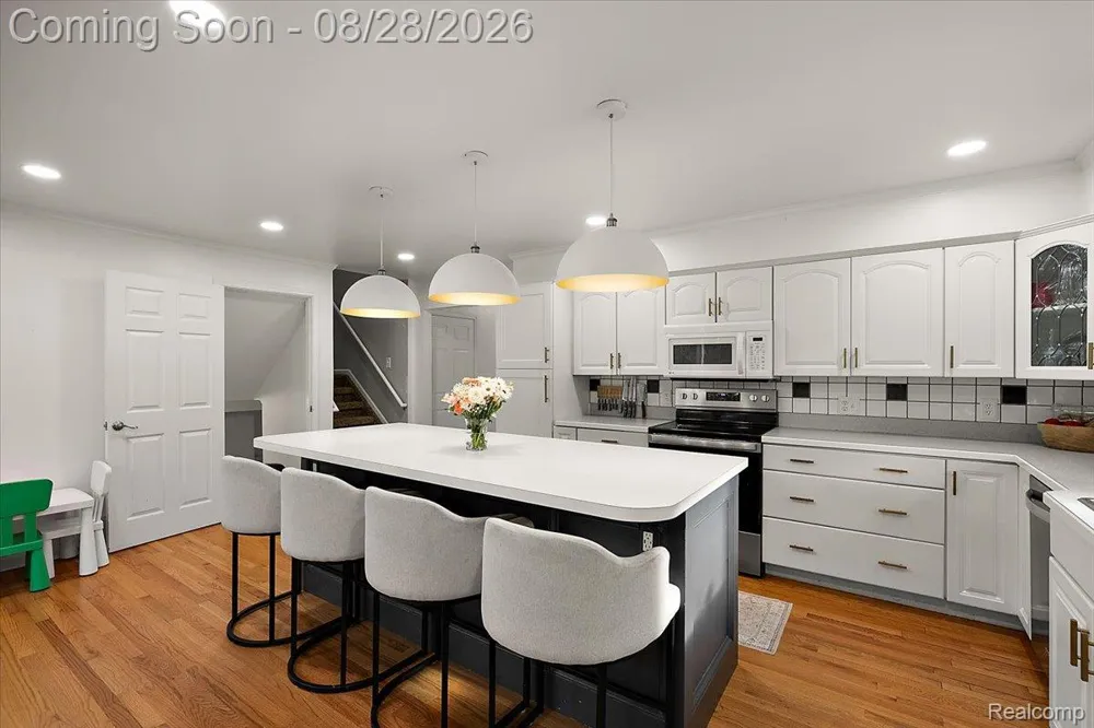 7710 Richardson Road West Bloomfield Charter Township, MI 48323