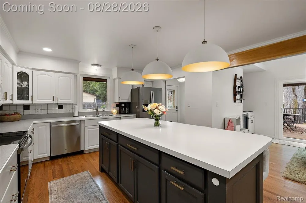 7710 Richardson Road West Bloomfield Charter Township, MI 48323