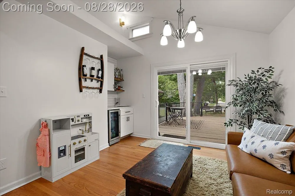 7710 Richardson Road West Bloomfield Charter Township, MI 48323