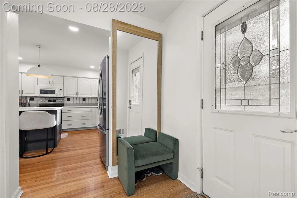 7710 Richardson Road West Bloomfield Charter Township, MI 48323