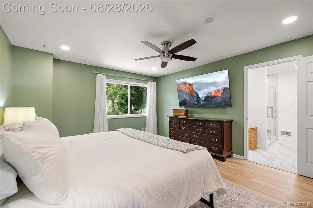 7710 Richardson Road West Bloomfield Charter Township, MI 48323