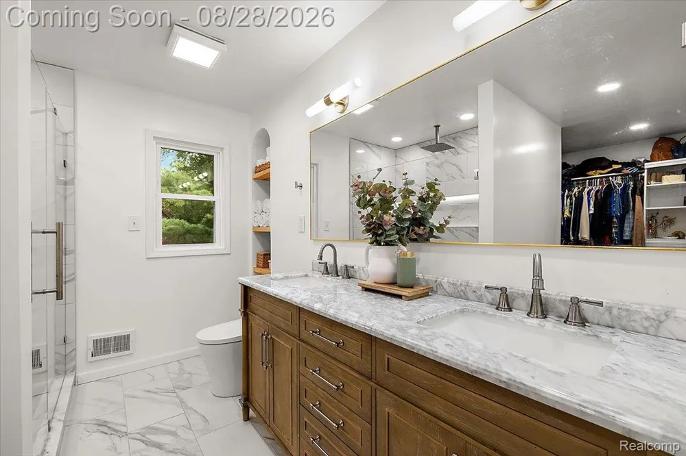 7710 Richardson Road West Bloomfield Charter Township, MI 48323