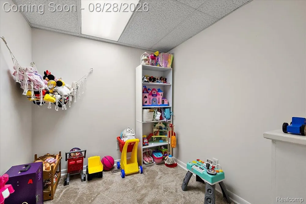 7710 Richardson Road West Bloomfield Charter Township, MI 48323