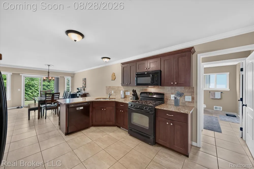 7663 W Pearson Shelby Charter Township, MI 48316