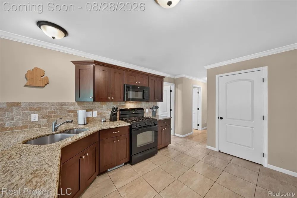 7663 W Pearson Shelby Charter Township, MI 48316
