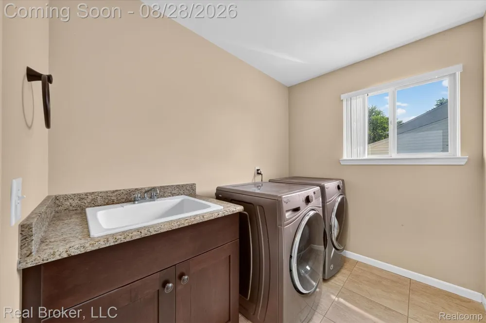7663 W Pearson Shelby Charter Township, MI 48316