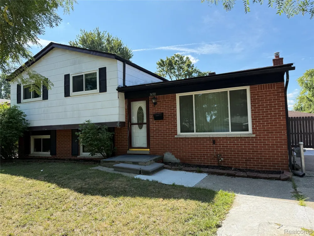 3430 Chase Drive Warren City, MI 48091