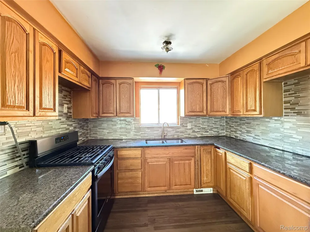 3430 Chase Drive Warren City, MI 48091