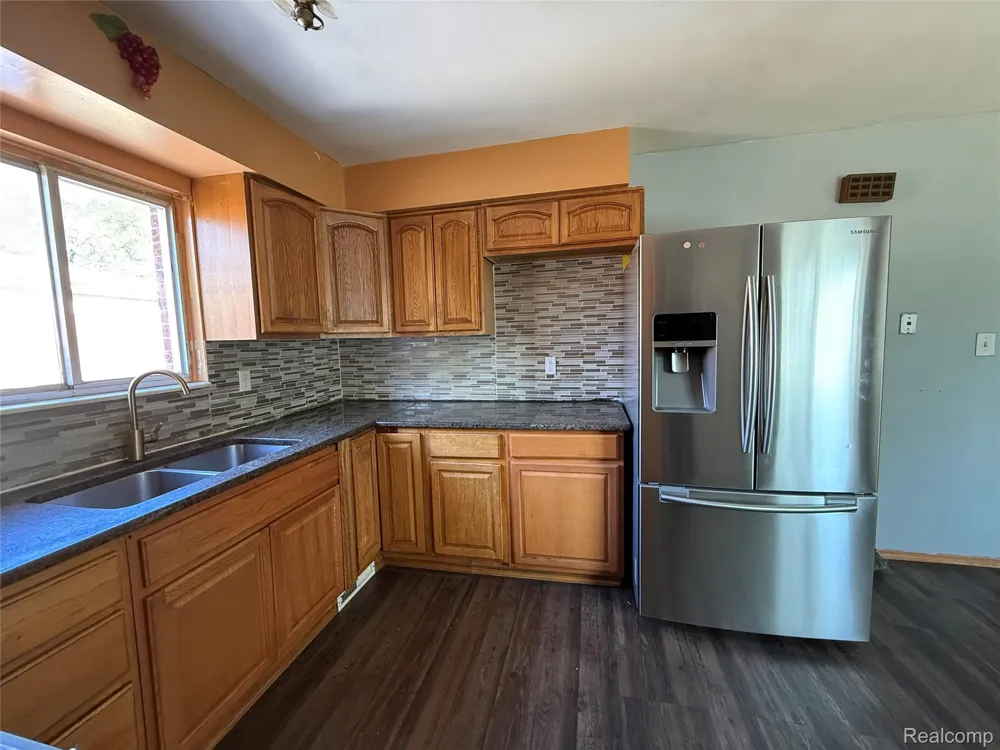 3430 Chase Drive Warren City, MI 48091