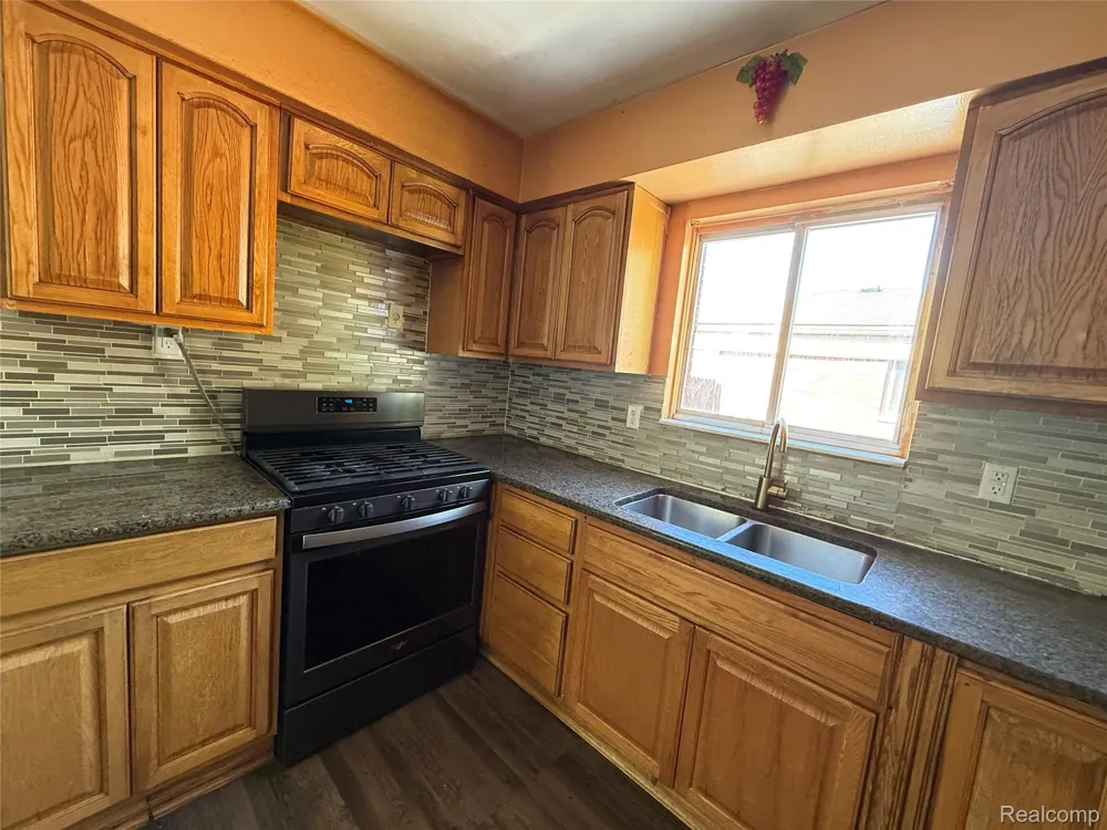3430 Chase Drive Warren City, MI 48091