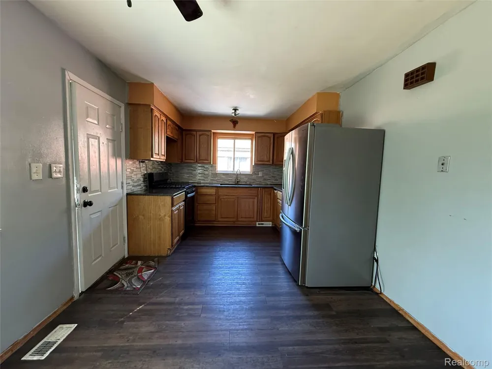 3430 Chase Drive Warren City, MI 48091