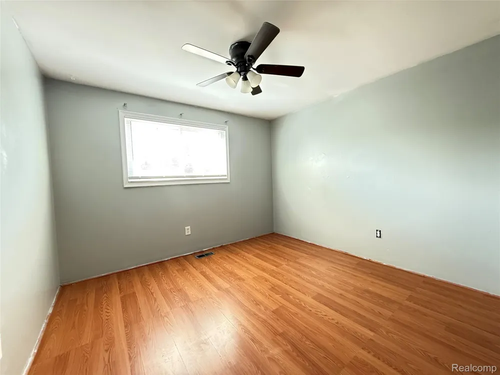 3430 Chase Drive Warren City, MI 48091
