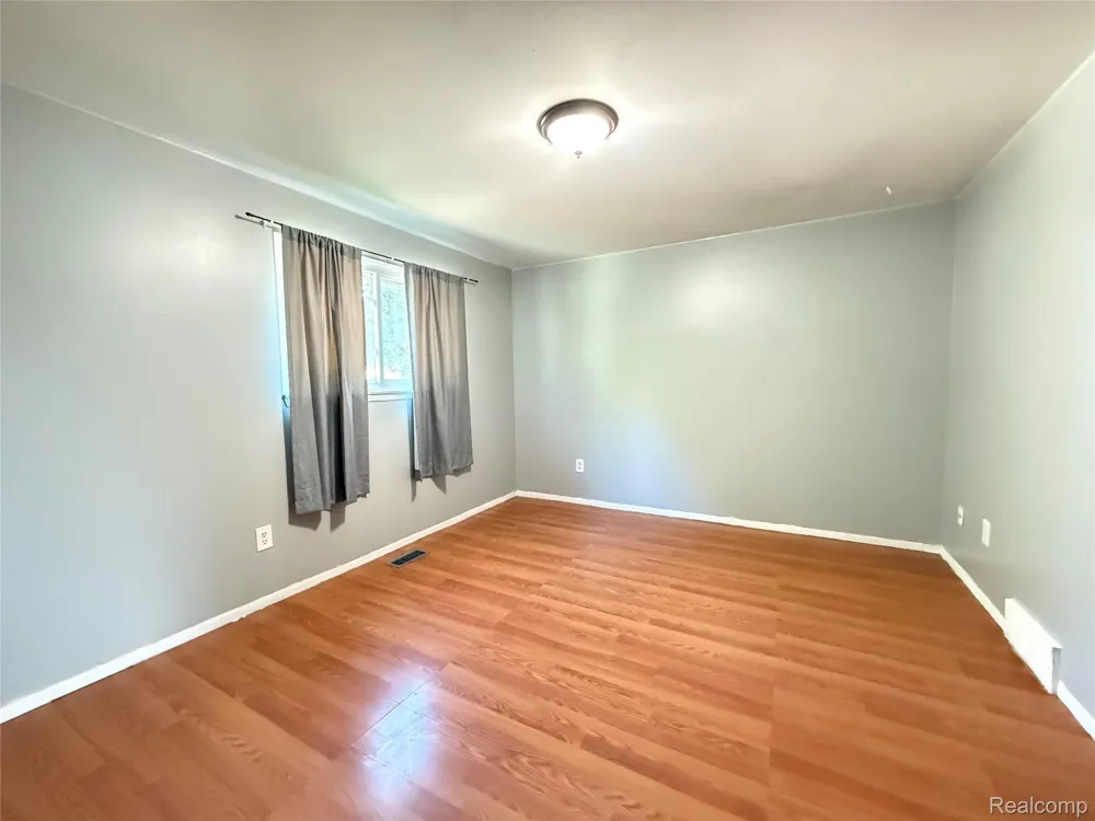 3430 Chase Drive Warren City, MI 48091