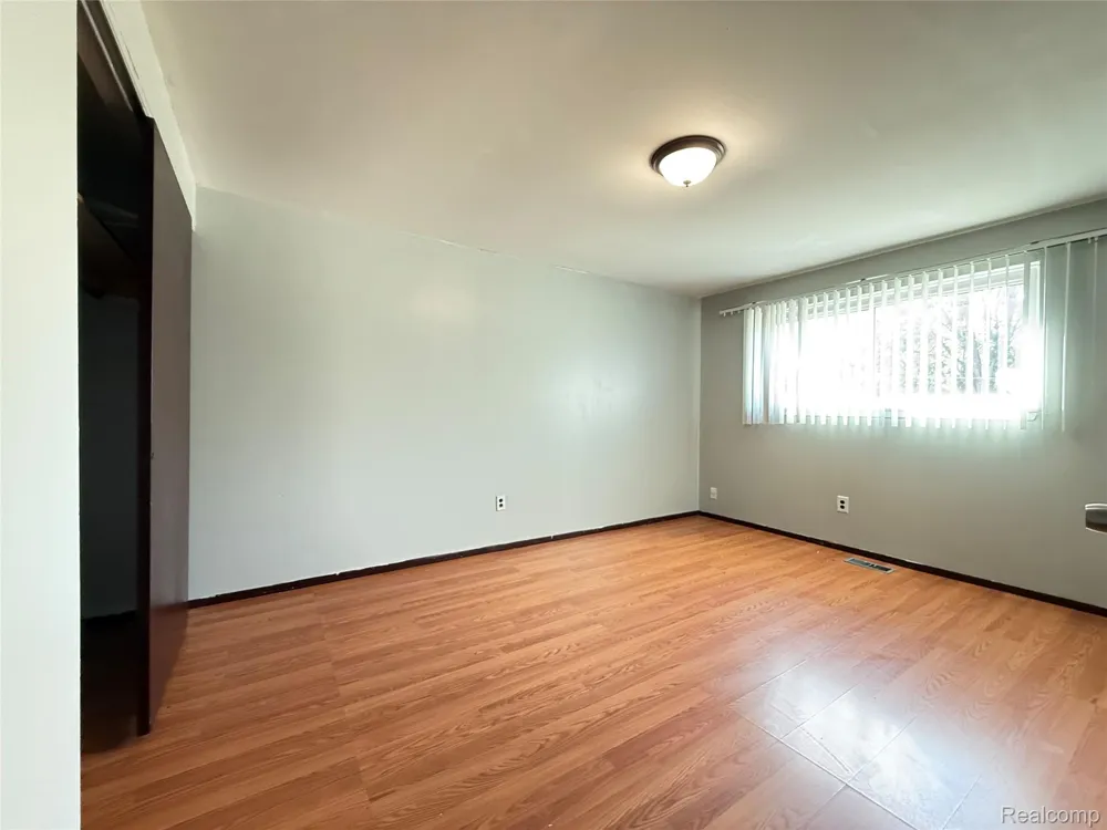 3430 Chase Drive Warren City, MI 48091