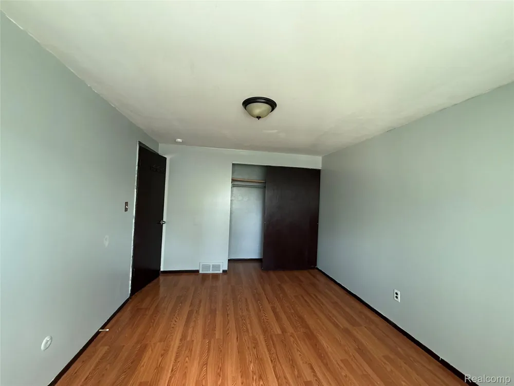 3430 Chase Drive Warren City, MI 48091