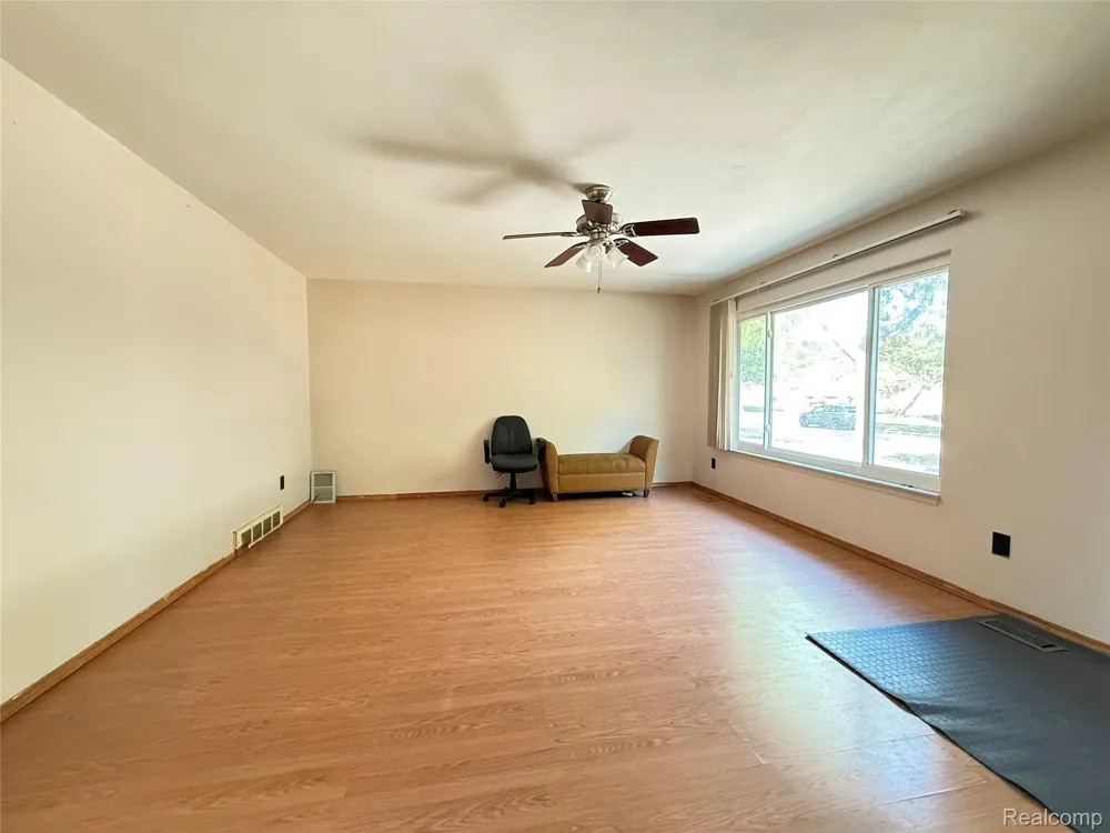 3430 Chase Drive Warren City, MI 48091