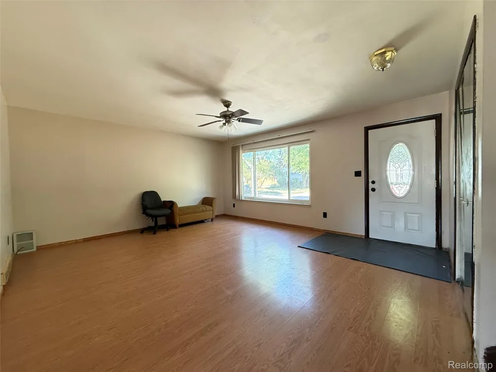 3430 Chase Drive Warren City, MI 48091