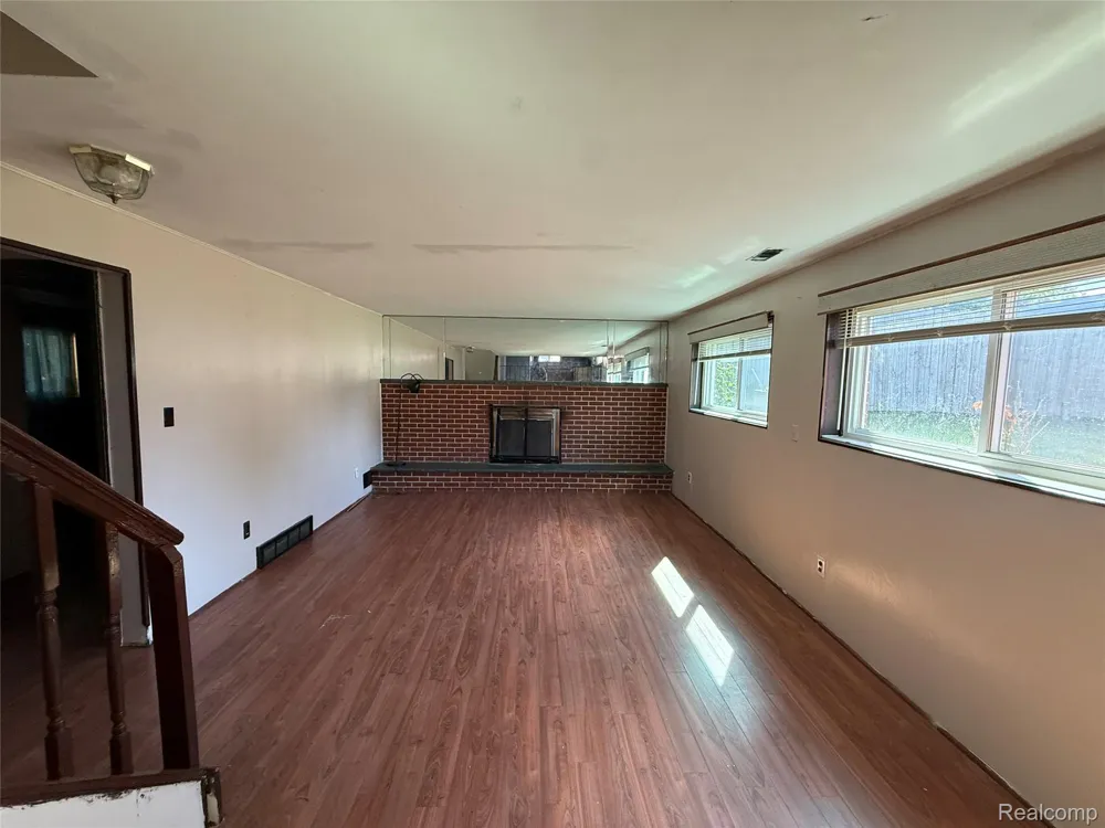 3430 Chase Drive Warren City, MI 48091